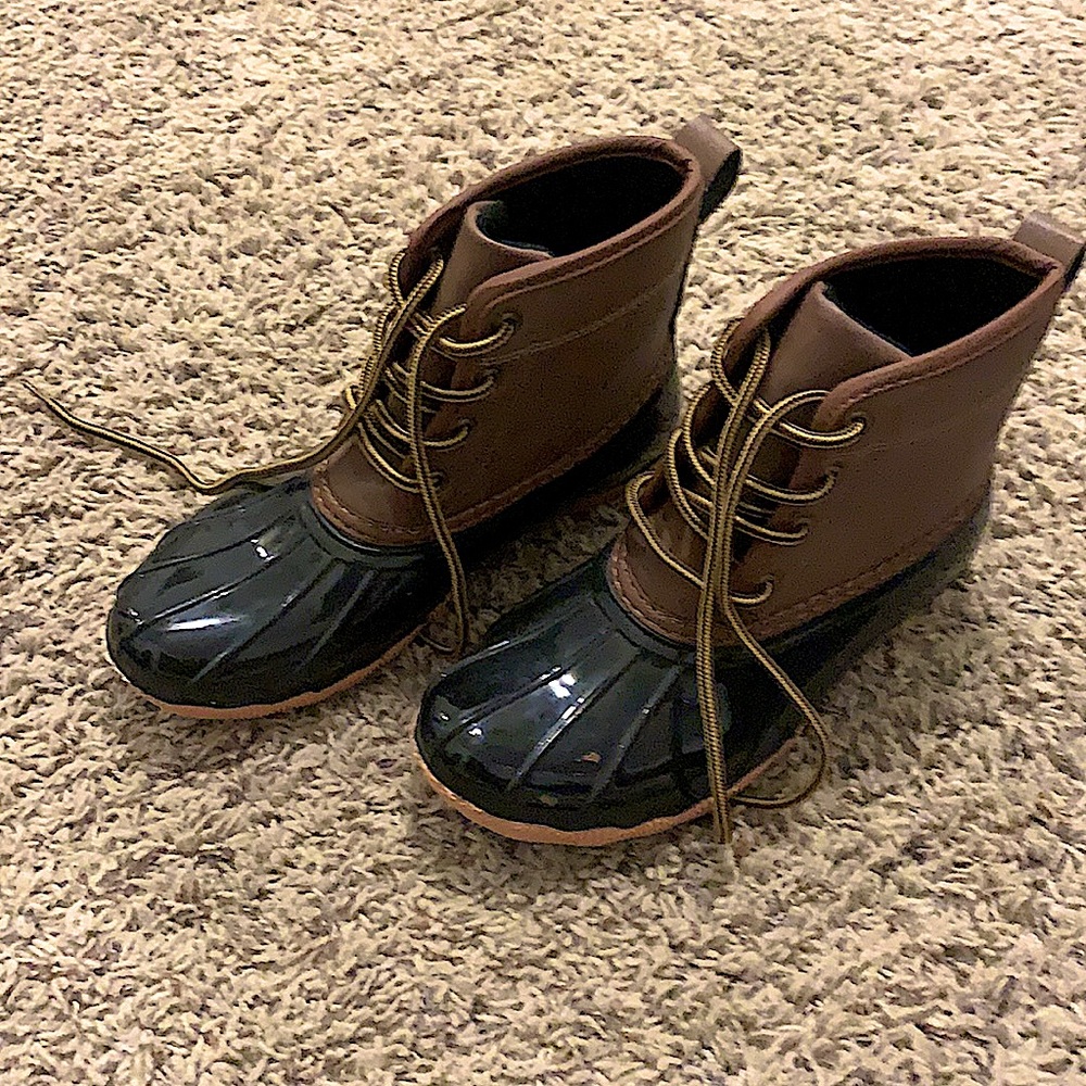 Duck boots size 6.5